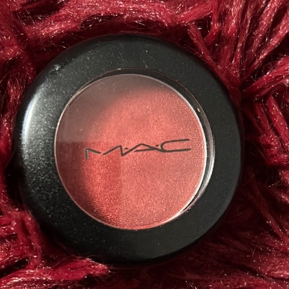 MAC Cosmetics Red Eyeshadow Bold Color - Picture 2 of 6